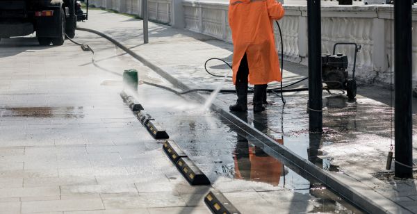 Parking Lot Pressure Washing in Bellevue