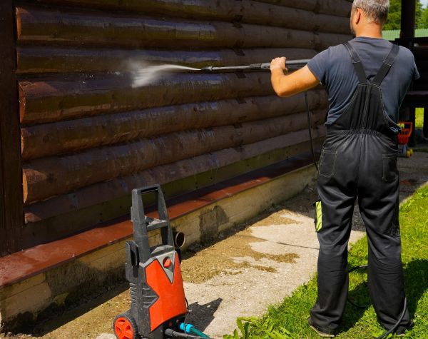 Log Home Pressure Washing in Bellevue