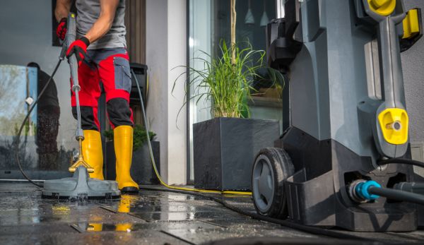 Commercial Pressure Cleaning in Bellevue