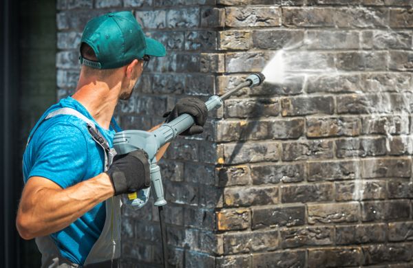 Brick House Washing in Bellevue