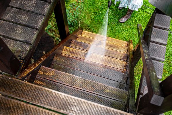 Wood Power Washing in Bellevue