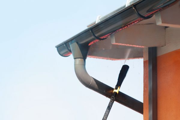 Eaves Power Washing in Bellevue