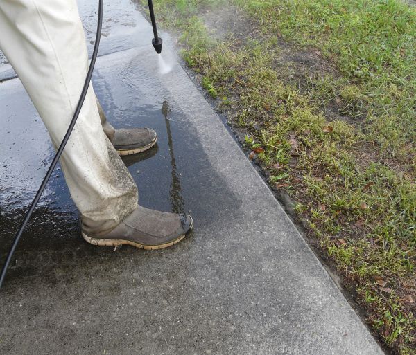 Concrete Slab Powerwashing in Bellevue
